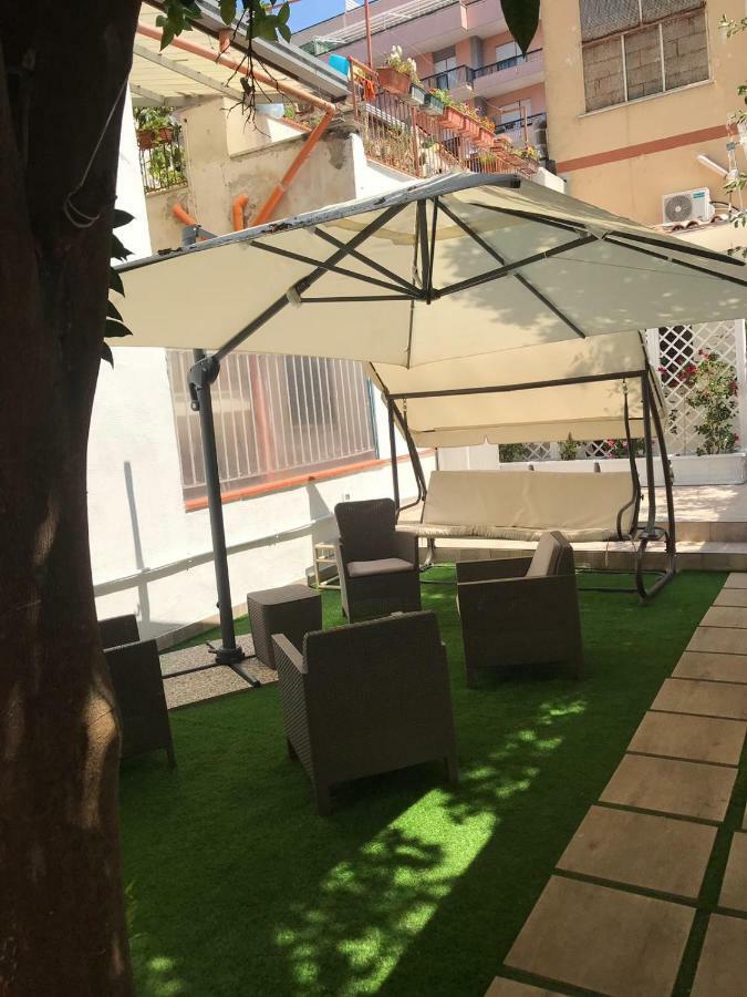 לינה וארוחת בוקר קסטלמרה די סטביה Virgilio'S Garden מראה חיצוני תמונה
